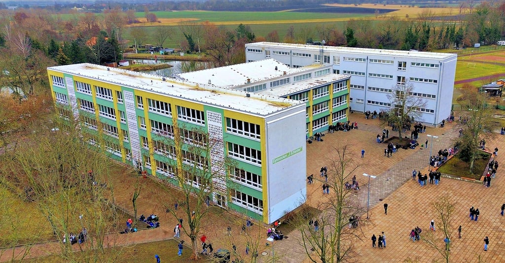 Das Herder-Gymnasium kratzt an der Marke von 1.000 Schülern. Langsam wird der Platz am Saalehang eng.