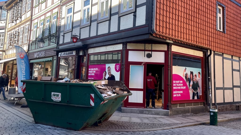 Bald zieht mit einer Telekom-Filiale neues Leben in den ehemaligen Laden der Harzer Schmalspurbahnen ein.