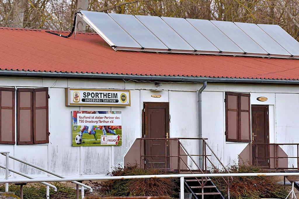 Die Gemeinde Bördeaue will den Sportplatz in Unseburg übernehmen. Dann will sie unter anderem auch in die Klärgrube und den Innenausbau investieren.