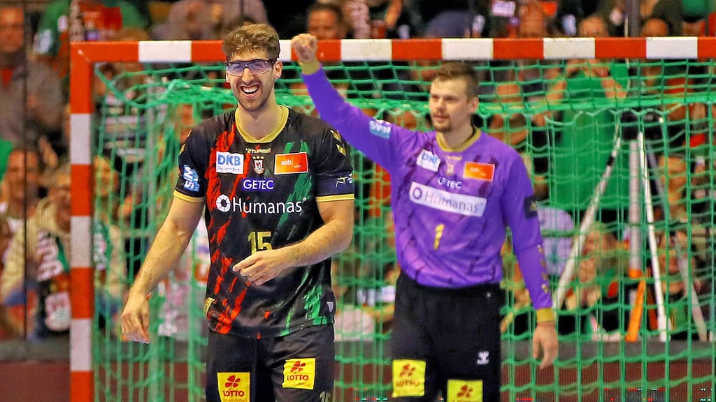 Die beiden Spanier können über ihr Missgeschick lachen. Jetzt freuen sie sich auf die Play-offs der Champions League gegen Dinamo Bukarest.