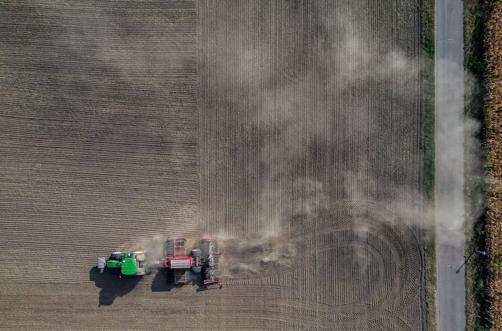Landwirtschaft braucht Fachkräfte nicht nur auf dem Feld und im Betrieb, sondern auch in der Verwaltung. (Archivbild)