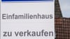 Bei einer Maklerprovision für Einfamilienhäuser gelten andere Regeln als für Mehrfamilienhäuser und Gewerbeimmobilien.