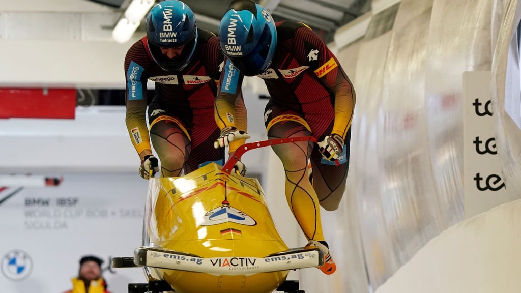 Johannes Lochner und Georg Fleischhauer beim Start in Sigulda in Lettland.