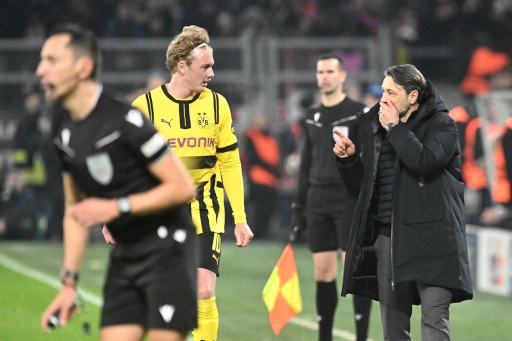 Niko Kovac steht hinter seinem Spielmacher Julian Brandt.