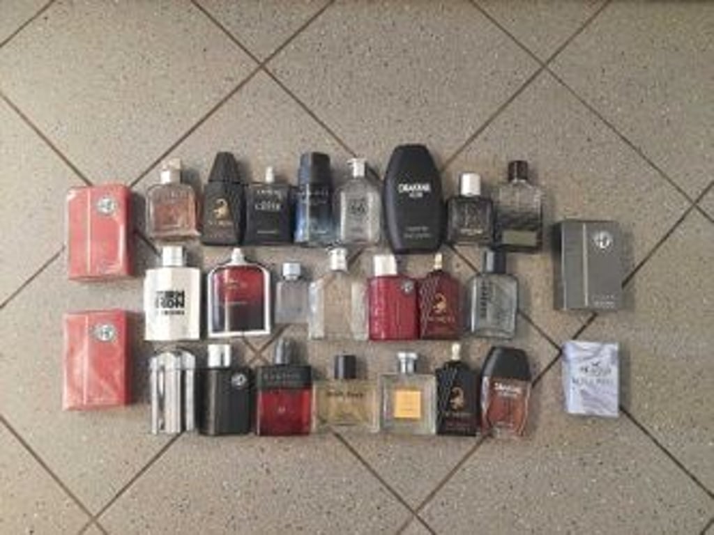 Diese Parfümflaschen führte ein 38-jähriger Mann bei sich.