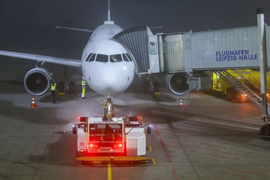 Passagiere müssen sich auf erhebliche Einschränkungen einstellen – auch in Leipzig/Halle. (Archivbild)