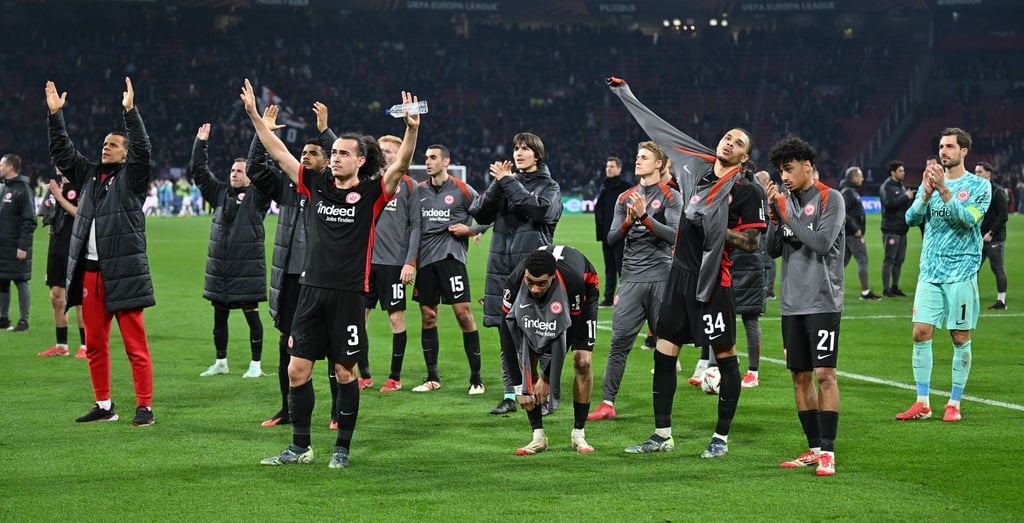 Trotz des Sieges bei Ajax Amsterdam wähnt sich Eintracht Frankfurt noch nicht im Viertelfinale der Europa League.