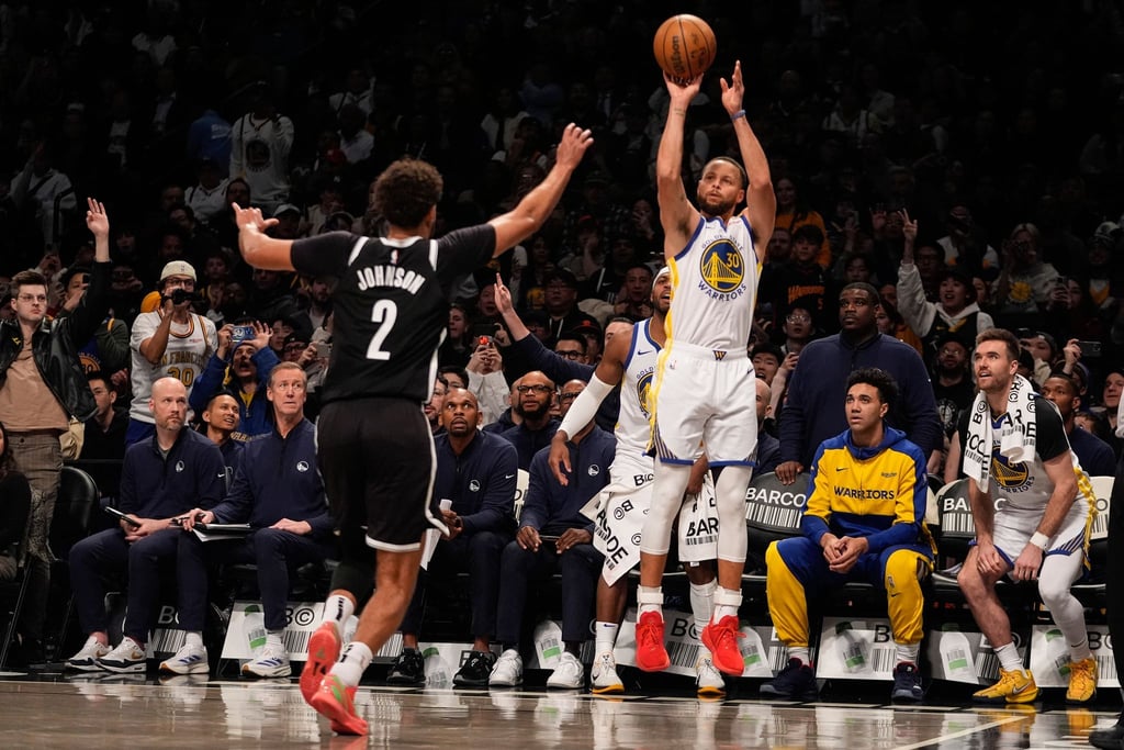 Curry traf sieben Dreier gegen die Nets - darunter einer der besten, seiner Karriere.
