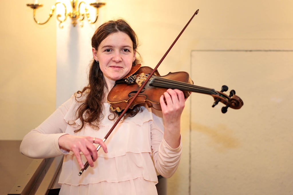 Anastasiia Mostova hat in der Ukraine Musik studiert. Jetzt hat sie sich als Dozentin selbstständig gemacht und unterrichtet an der Musikschule des Burgenlandkreises.