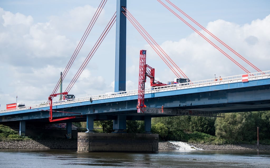 Eine neue Verkehrsführung auf der A1 soll die marode Norderelbbrücke entlasten.