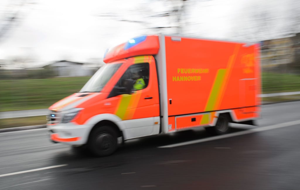 In Buxtehude-Ketzendorf wurde ein Motorradfahrer bei einem Zusammenstoß mit einem Auto schwer verletzt. (Symbolbild)