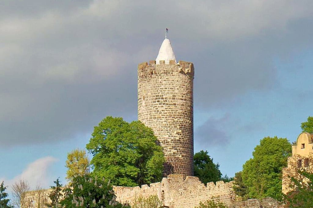 Blick auf die majestätische Schönburg bei Naumburg. Sie zählt zu den Topadressen für Trauungen.
