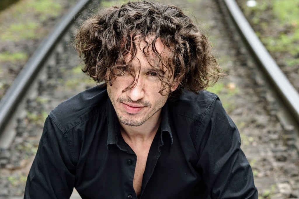 Rostyslav Bome ist als Schauspieler erfolgreich, bangt aber um seine Karriere, weil er die Ukraine nicht mehr verlassen darf.