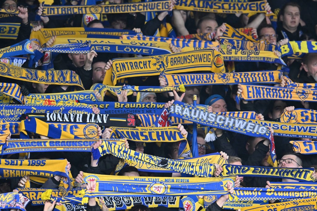 Die Fans von Eintracht Braunschweig.