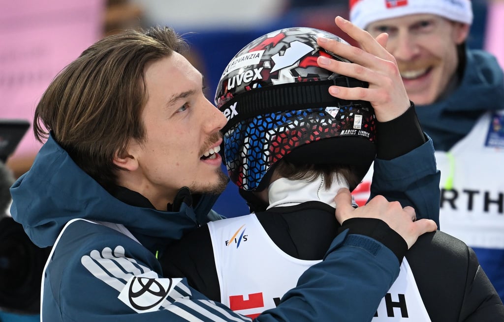 Erst glücklich, dann disqualifiziert: Johann André Forfang (l) und Marius Lindvik (r).