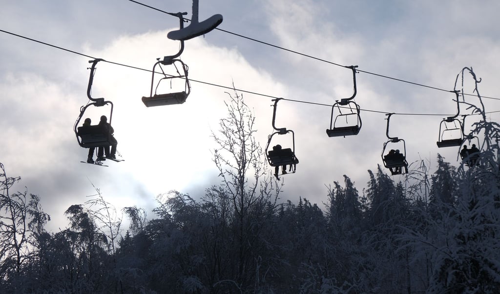 Ski im März? Aber sicher! Trotz frühlingshafter Temperaturen läuft der Skibetrieb im Erzgebirge weiter. (Archivbild)