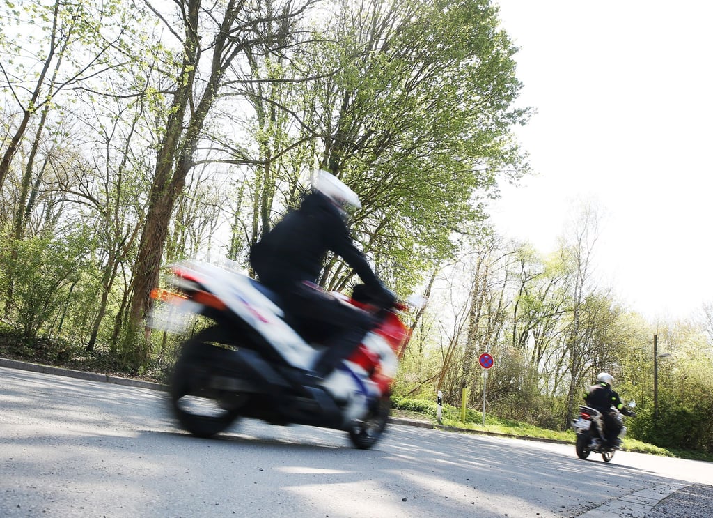 Zu Beginn der Motorradsaison werden am Wochenende viele Biker auf den Straßen erwartet. (Symbolbild)