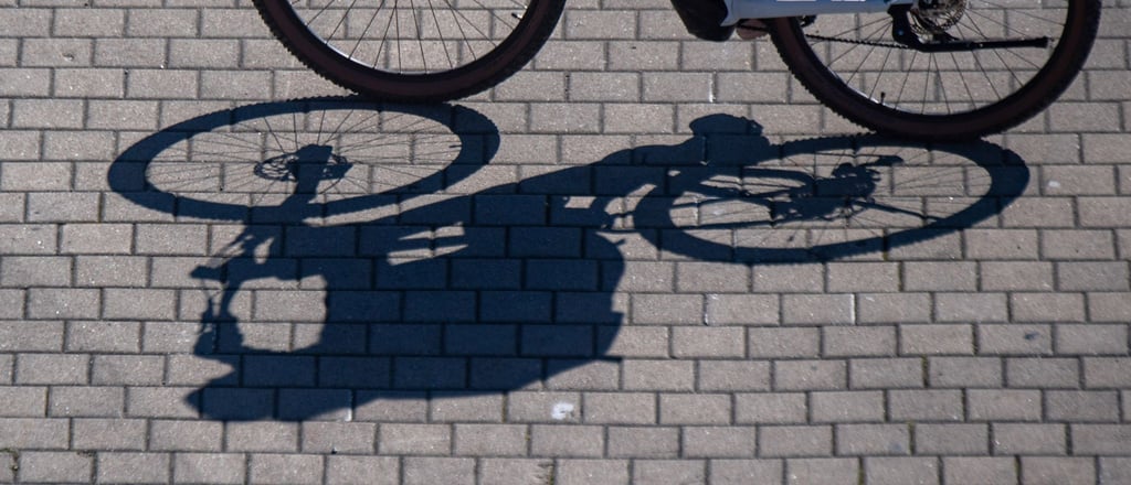 Tödlicher Unfall am Böllberger Weg in Halle: Nach dem Sturz verstarb der 57 Jahre alte Fahrradfahrer trotz Reanimationsmaßnahmen. (Symbolbild)