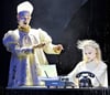 Timur Bekbosunov als König und  Alison Scherzer in der Titelrolle: Die Oper „Salome“ von Gerald Barry hat am Sonnabend dieser Woche im Opernhaus des Theaters Magdeburg Premiere. 