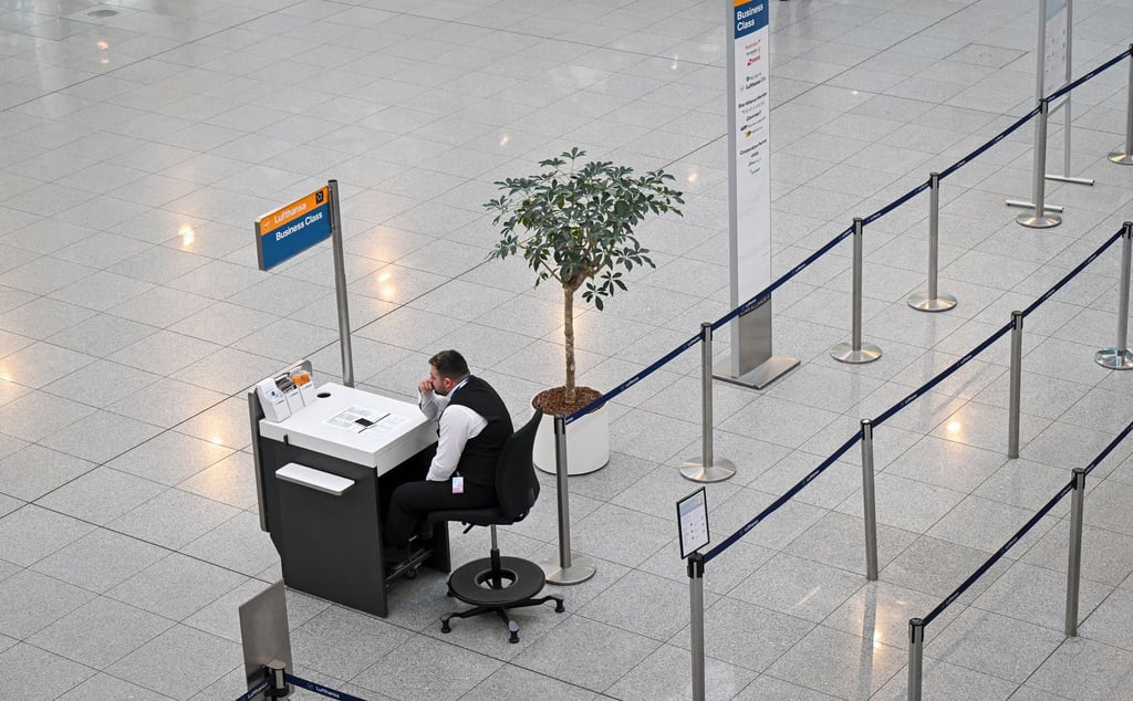 Seit 0.00 Uhr sind Beschäftigte aus dem öffentlichen Dienst der Flughafenbetreiber, den Bodenverkehrsdiensten und den Luftsicherheitsbereichen in verschiedenen Tarifkonflikten im Ausstand.