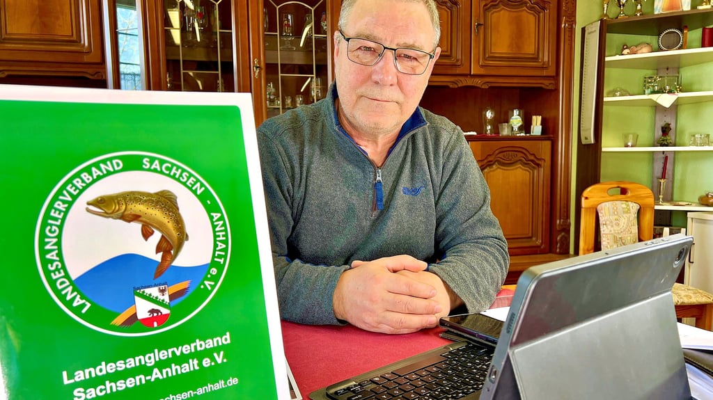 Mario Schulze aus Edlau wurde von Landrat Markus Bauer für weitere fünf Jahre zum Fischereiberater des Salzlandkreises berufen.