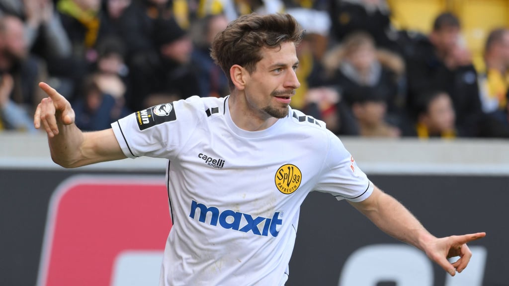 Alexander Nollenberger, hier noch 2023 als Drittliga-Profi im Trikot der SpVgg Bayreuth, will seinem Ex-Verein in der finanziellen Krise helfen.
