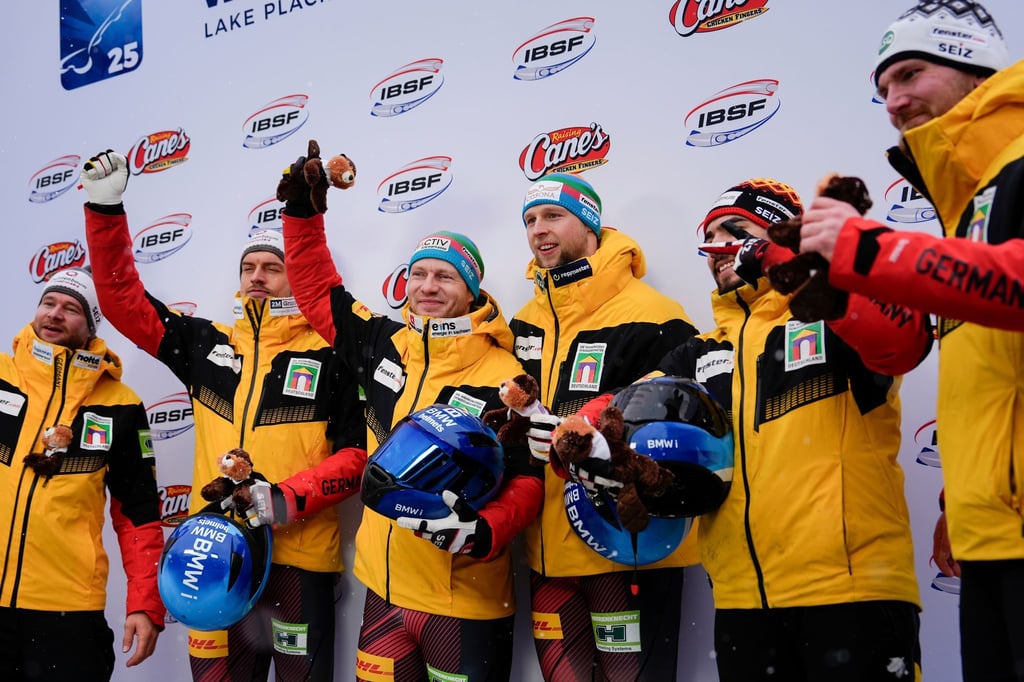 Deutscher Dreifacherfolg im Zweierbob bei der WM in Lake Placid.