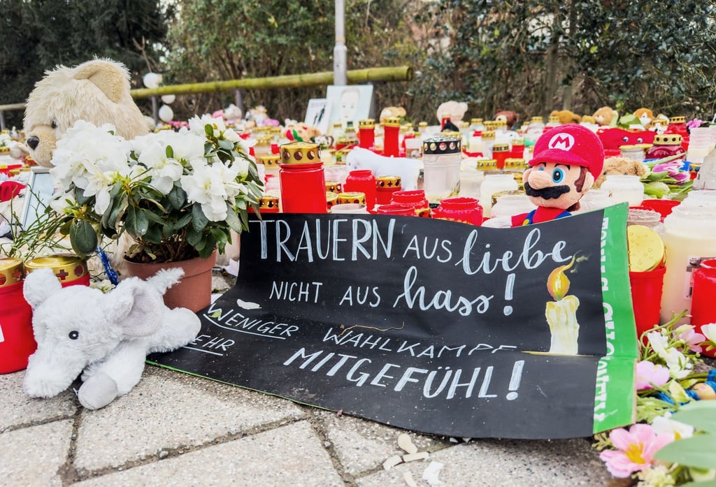 Ermahnungen in der Nähe des Tatorts des tödlichen Messerangriffs von Aschaffenburg: „Weniger Wahlkampf, mehr Mitgefühl!“