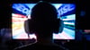 Ein Computerspieler bei der Messe Gamevasion in Hannover 2024.
