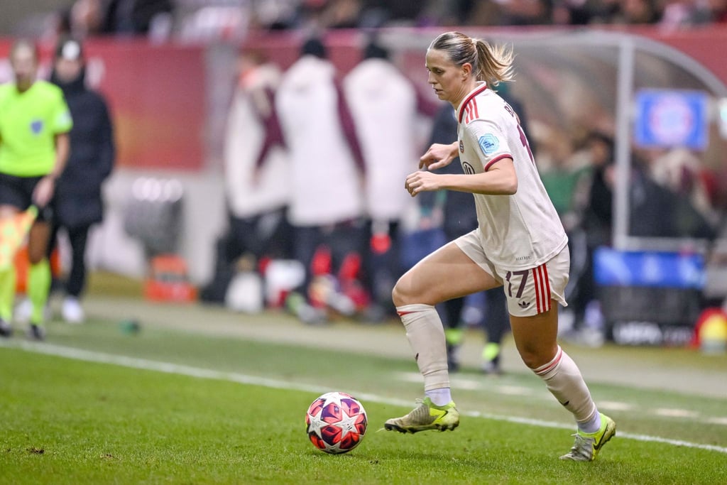 Klara Bühl verlängerte beim FC Bayern.