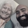 Eines der letzten Bilder mit Oma Lotti und Pfleger Rashid Hamid kurz vor ihrem Tod.