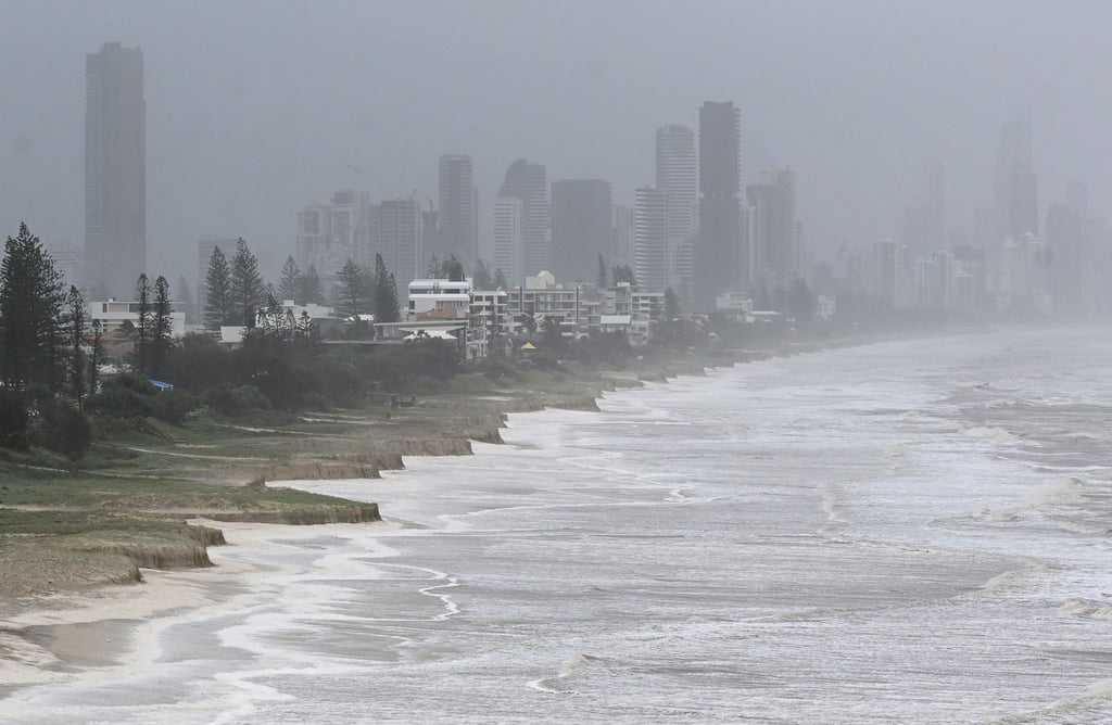 Statt Sandstrand ragen an der Gold Coast stellenweise nun meterhohe „Klippen“ ins Meer.