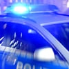 Polizeibeamte sind wegen einer lautstarken Auseinandersetzung zu einem Mehrfamilienhaus in Halle gerufen worden.