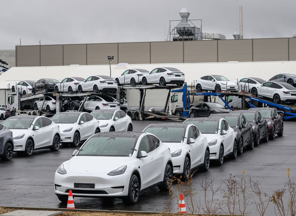 Selbst US-Präsident Trump will seinem Berater Musk und dessen Autofirma nun unter die Arme greifen.