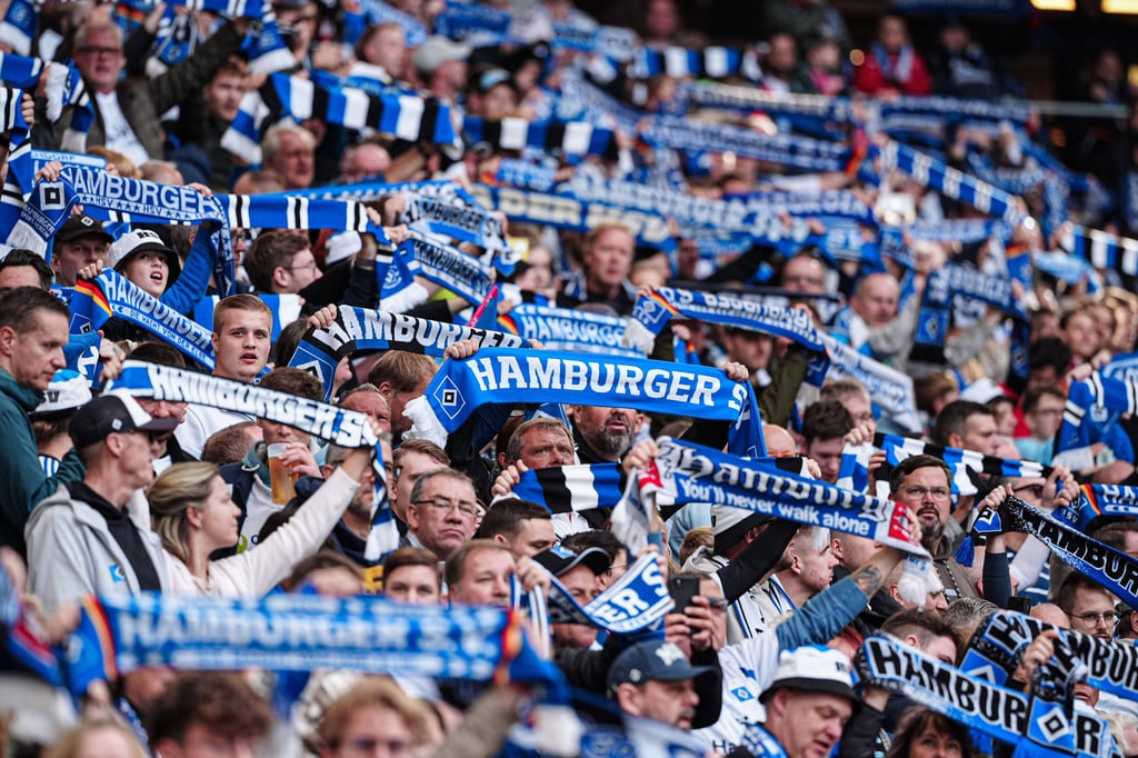 Fans des Hamburger SV und 1. FC Magdeburg blicken unterschiedlich auf das kommende Spitzenspiel in der Avnet-Arena.