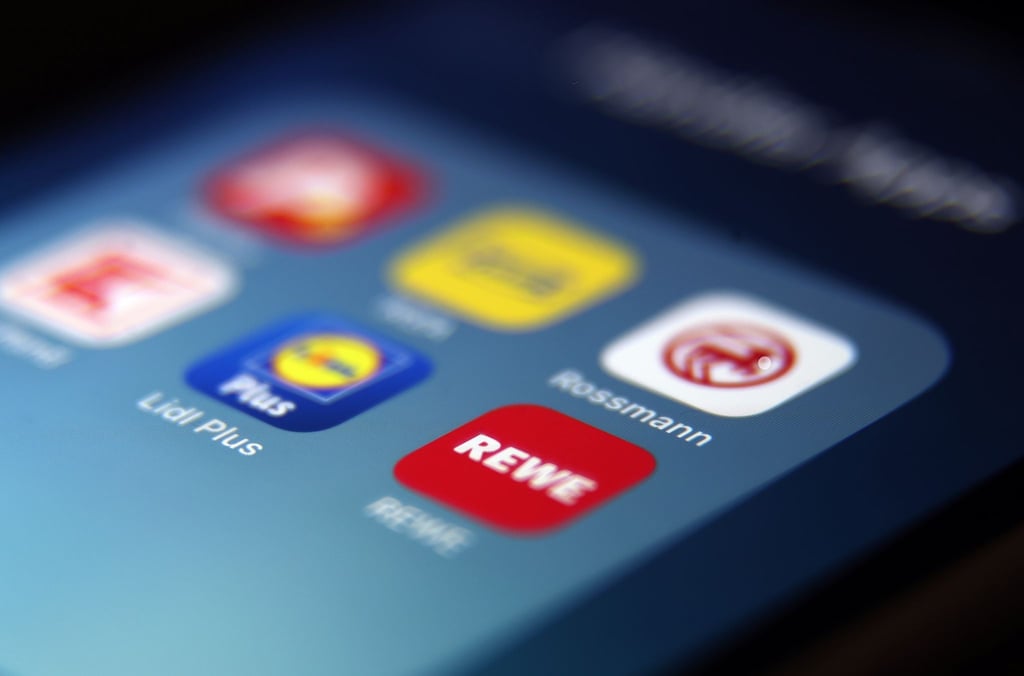 Viele große Handelsunternehmen in Deutschland setzen inzwischen auf Bonusprogramme in deren Apps. Die Vorteile können Kunden jedoch nur nutzen, wenn sie sich registrieren.