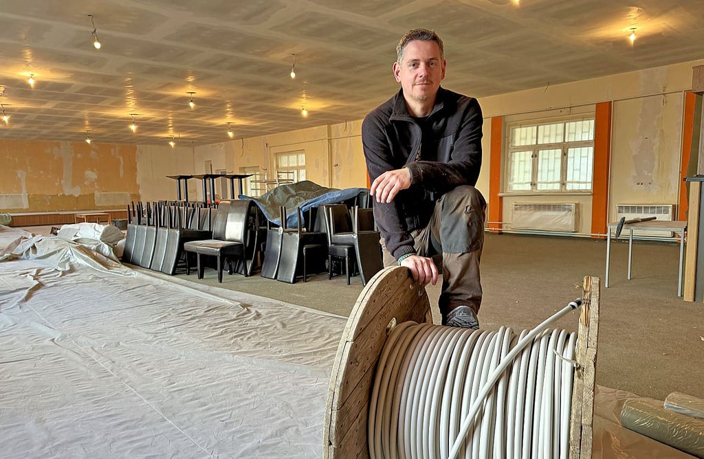 Florian Kluge im Saal der Freibadgaststätte Lübars.