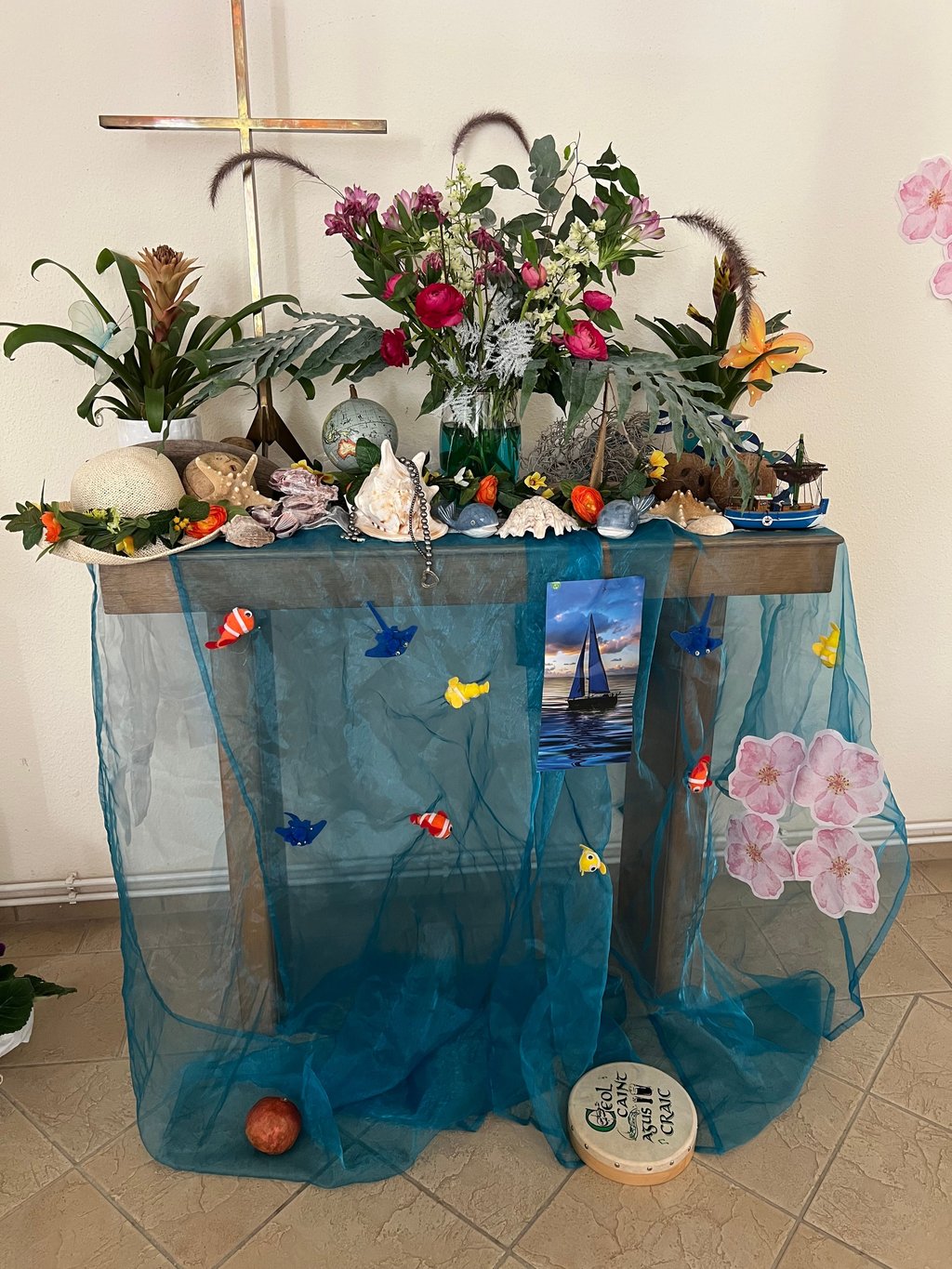 Ein kleiner landestypischer Altar war ebenfalls aufgebaut worden.