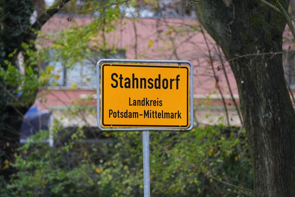 Wie wurde ein Wohnheim für Flüchtlinge in Stahnsdorf angegriffen? Die Staatsanwaltschaft ermittelt gegen drei Verdächtige wegen des Verdachts der gefährlichen Körperverletzung, macht aber keine weiteren Angaben zur Tat. (Archivbild)
