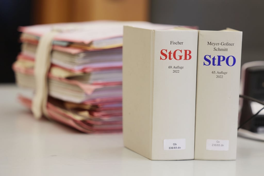Sexuelle Nötigung wird einem 66-jährigen Mann aus dem Landkreis Börde vorgeworfen.