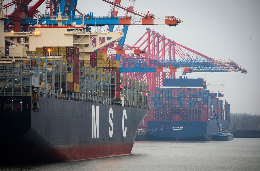 Dank der weltgrößten Reederei MSC mit Sitz in Genf darf sich die Schweiz jetzt weltgrößte Containerschiff-Nation nennen. Deutschland rutschte nach Angaben des Verbands deutscher Reeder auf Platz drei ab. (Archivbild)