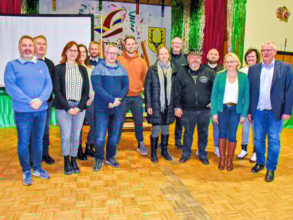 Die Vertreter der Städte Staßfurt und Hecklingen und der Verbandsgemeinde Egelner Mulde sowie der Vereine wollen weitere Investitionen auf den Weg bringen. Darüber bereiten sie im Saal des Dorfgemeinschaftshauses in Groß Börnecke.