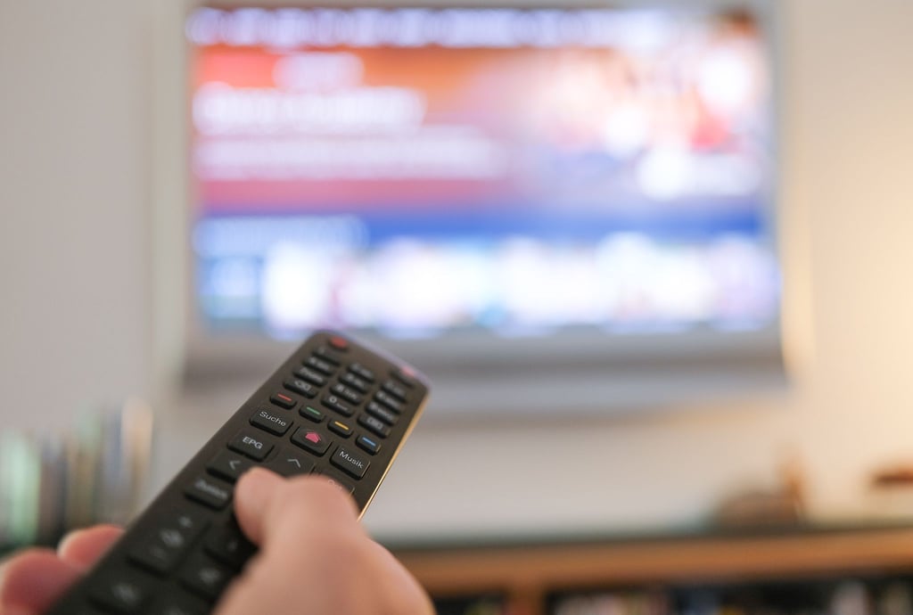 Ein Fernseher und eine Fernbedienung - und sehr häufig ein Fernsehsignal von Vodafone, so war es früher. Doch inzwischen ist der Fernsehmarkt im Umbruch.