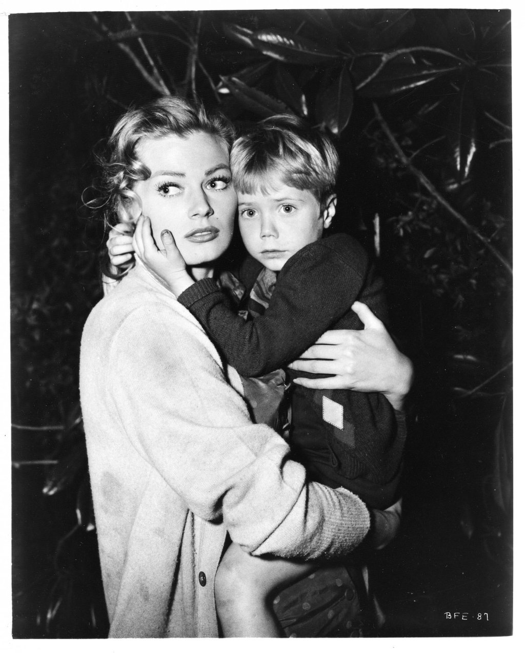 Schon vor „Lassie“ arbeitete Jon Provost als Kleinkind mit großen Stars - wie hier mit Anita Ekberg. (Handout)