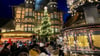 Wernigeröder Weihnachtsmarkt vor dem historischen Rathaus.