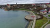 Blick auf die Uferpromenade am Süßen See in Seeburg. Bei schönem Wetter sind dort viele Ausflügler unterwegs.