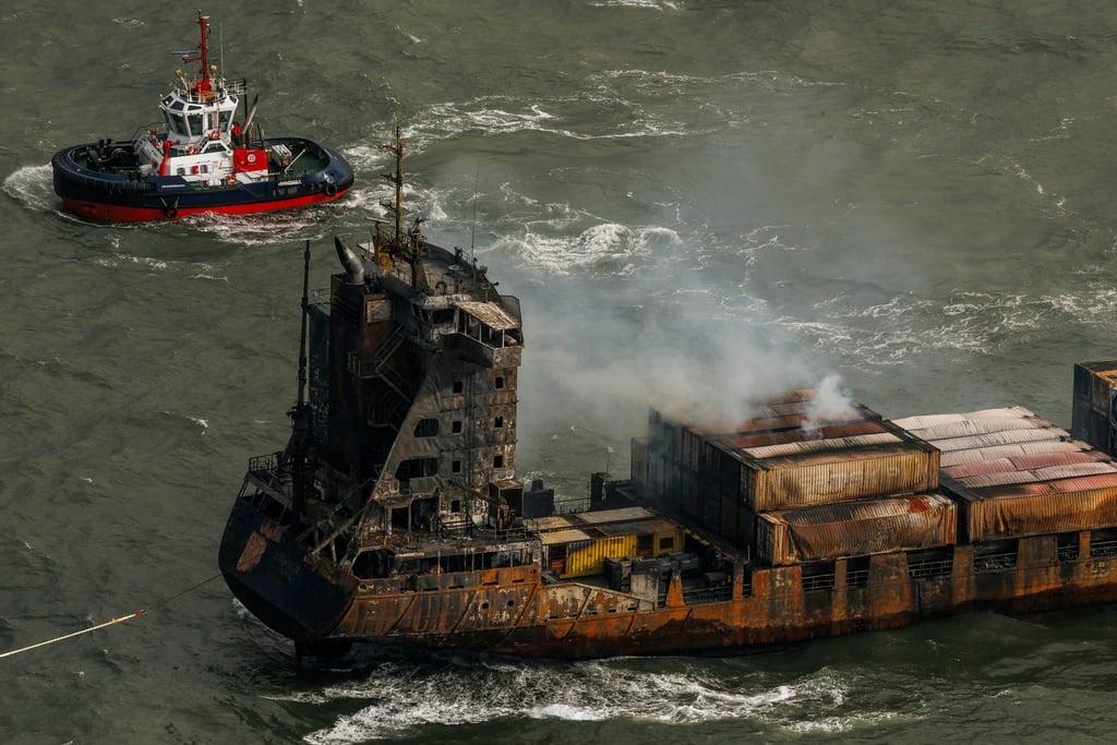 Rauch auf dem Frachtschiff „Solong“.