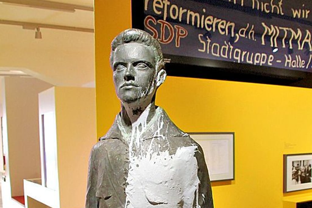 Die Originalstatue des Kleinen Trompeters steht im Stadtmuseum Halle.