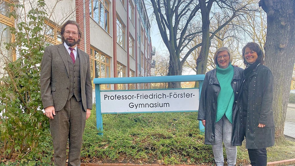 Sie freuen sich darauf, viele Schüler von früher begrüßen zu können: Schulleiter Marco Ladewig (v.l.), Urte Wolfänger und Marion Wandtke.