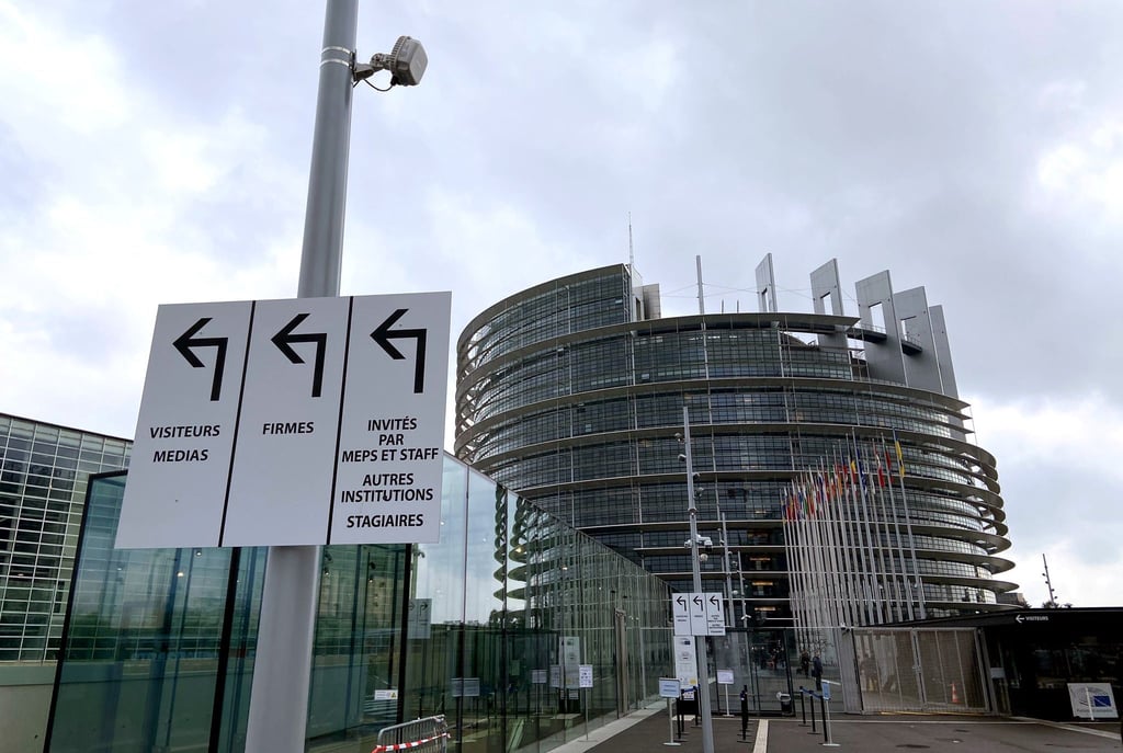 Wie die belgische Staatsanwaltschaft mitteilt, soll die Korruption von 2021 bis heute regelmäßig und sehr diskret „unter dem Deckmantel des kommerziellen Lobbyings in verschiedenen Formen praktiziert worden sein“